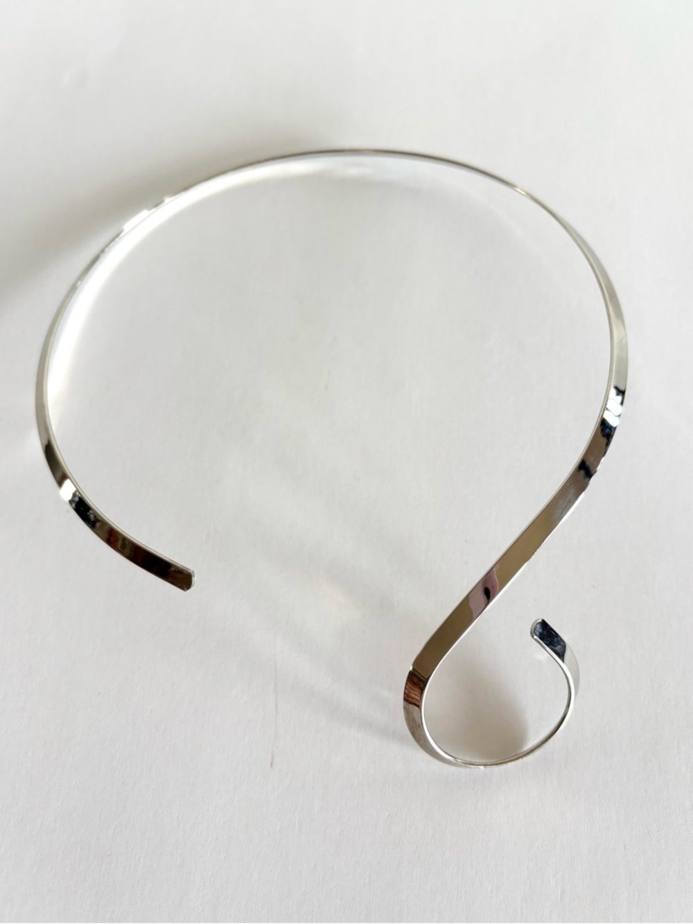 Stylish Silver Tone Open Collar Necklace